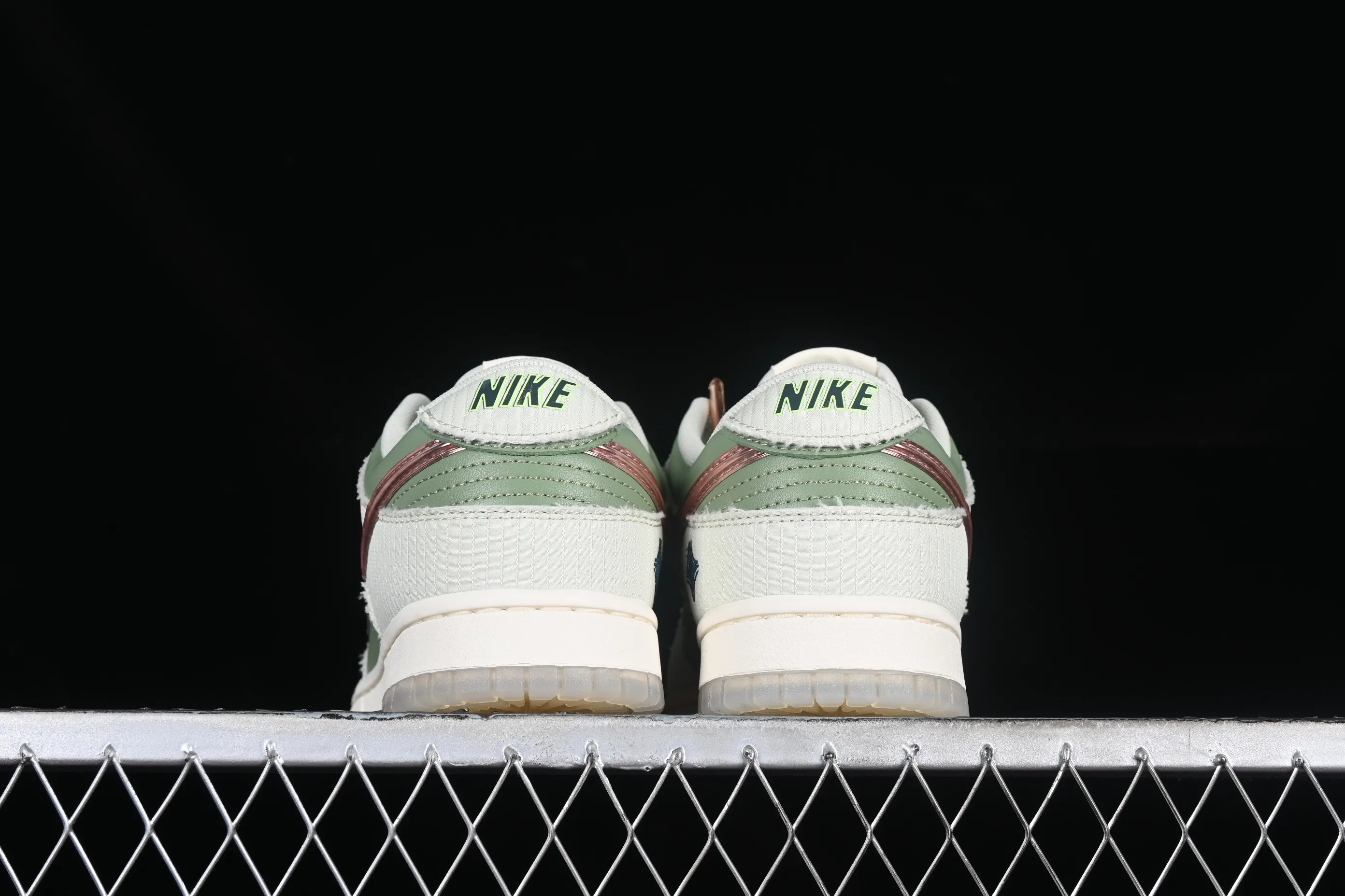 All categories Nk SB Dunk series Nk SB Dunk Low low-top sneakers Nk Dunk Low "Be 1 Of One" grass green SB low-top casual sneakers FQ0269-001